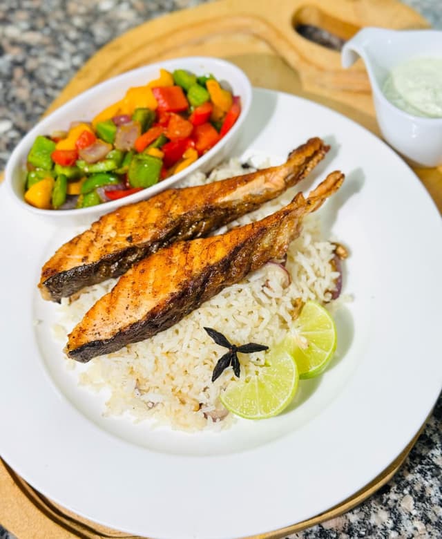 Ready to Eat Grilled Salmon, Rice & Mix Veggies